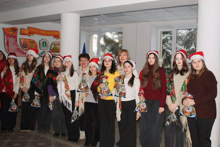 В Смілі діти завітали до представників влади з різдвяними колядками