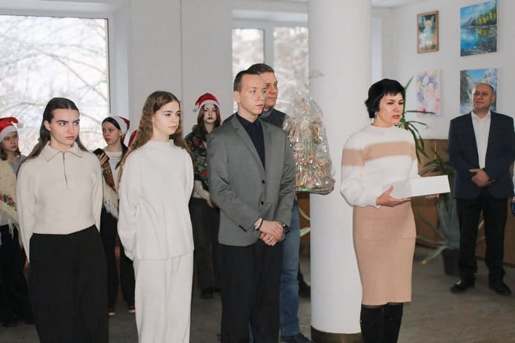 В Смілі діти завітали до представників влади з різдвяними колядками
