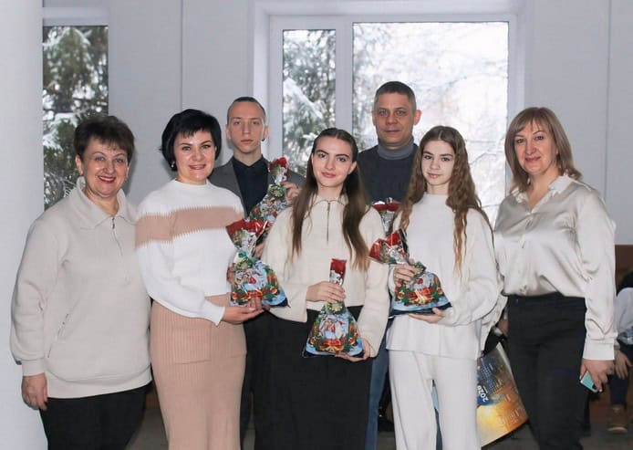 В Смілі діти завітали до представників влади з різдвяними колядками