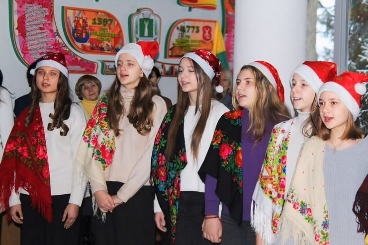 В Смілі діти завітали до представників влади з різдвяними колядками