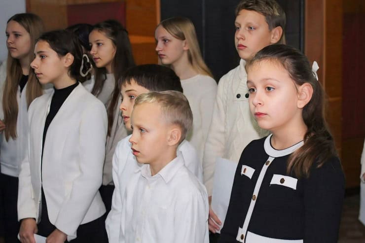 В Смілі діти завітали до представників влади з різдвяними колядками