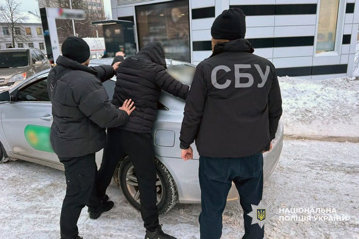 23-річний житель Сміли допомагав військовозобов’язаним чоловікам перетнути державний кордон за 5000 доларів