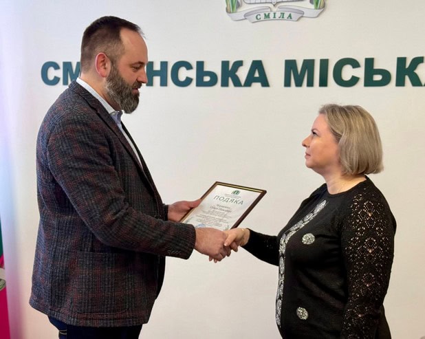 Вчителька зі Сміли отримала 15000 гривень за зайняте друге місце в конкурсі “Учитель року”