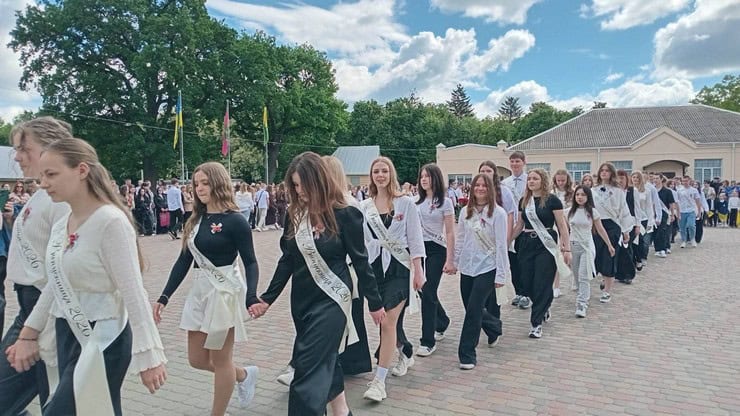 Останній дзвоник в Смілі: цьогоріч в школах 433 випускники 11 класів та 655 дев’ятикласників