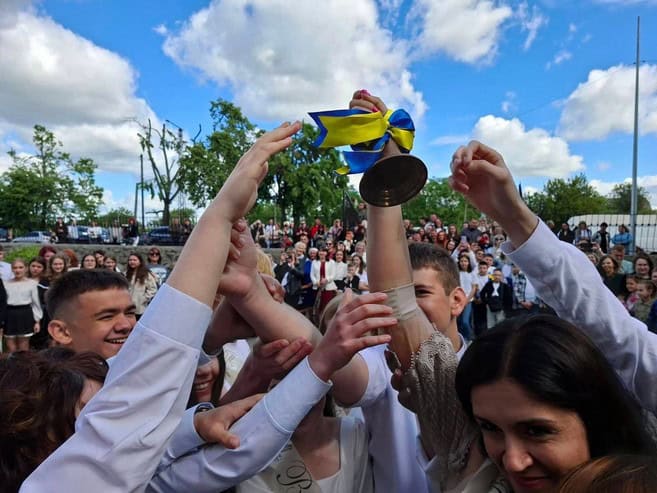 Останній дзвоник в Смілі: цьогоріч в школах 433 випускники 11 класів та 655 дев’ятикласників