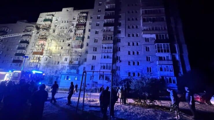 Всі подробиці про обстріл Сміли сьогодні вночі: безпілотник влучив в багатоповерхівку, 5 потерпілих, багато руйнувань