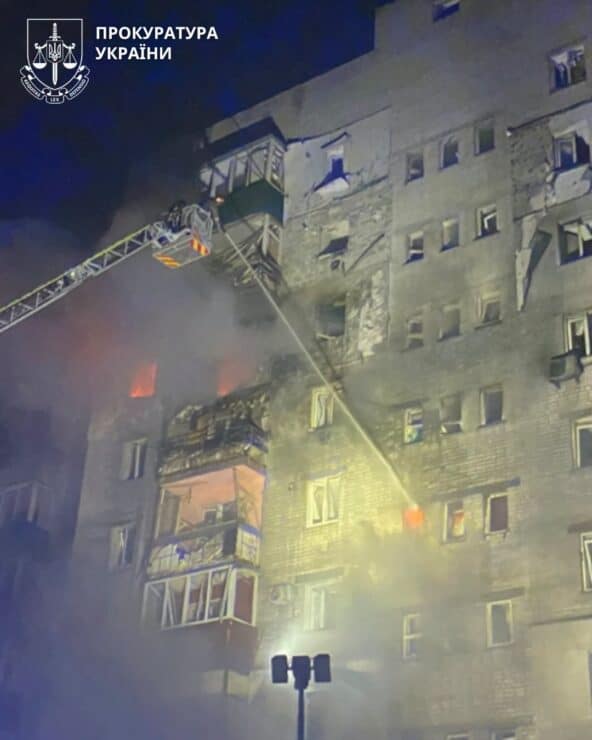 Всі подробиці про обстріл Сміли сьогодні вночі: безпілотник влучив в багатоповерхівку, 5 потерпілих, багато руйнувань