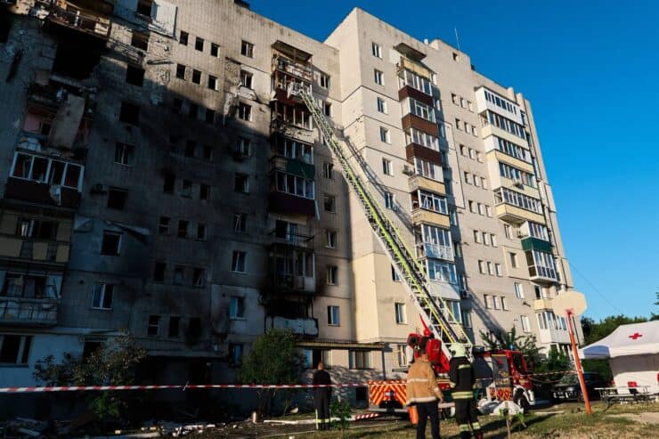 Всі подробиці про обстріл Сміли сьогодні вночі: безпілотник влучив в багатоповерхівку, 5 потерпілих, багато руйнувань