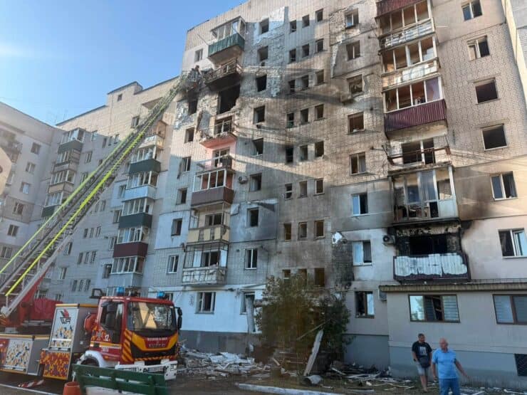 Всі подробиці про обстріл Сміли сьогодні вночі: безпілотник влучив в багатоповерхівку, 5 потерпілих, багато руйнувань